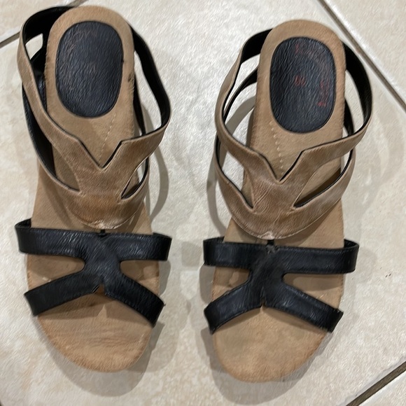 Modzori Reversible Leather Alexa Slide Pearl Gold/ Black Size 10 - Picture 6 of 11